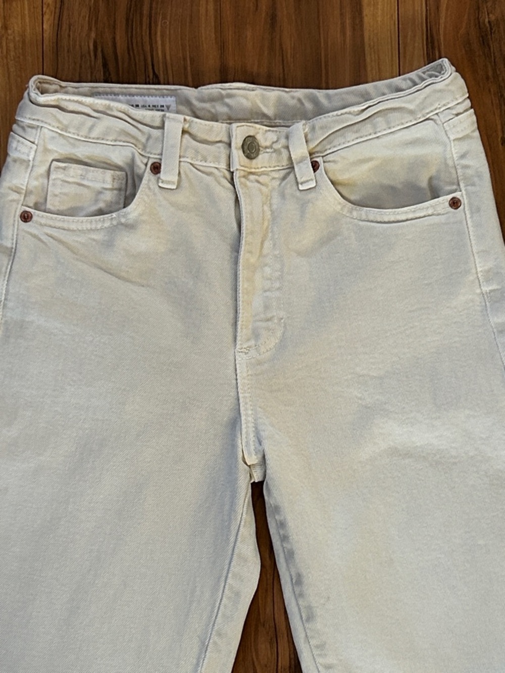 Zara Off-White Capri Jeans - Picture 3 of 8